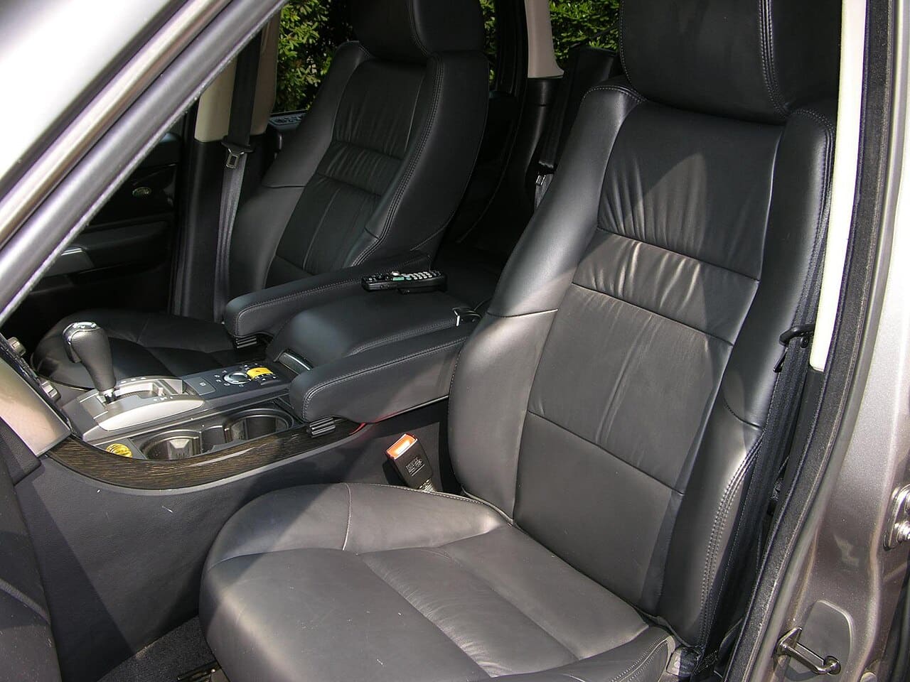 Car Inspection Dubai Before Buying: Full Checklist Dubai car image 2