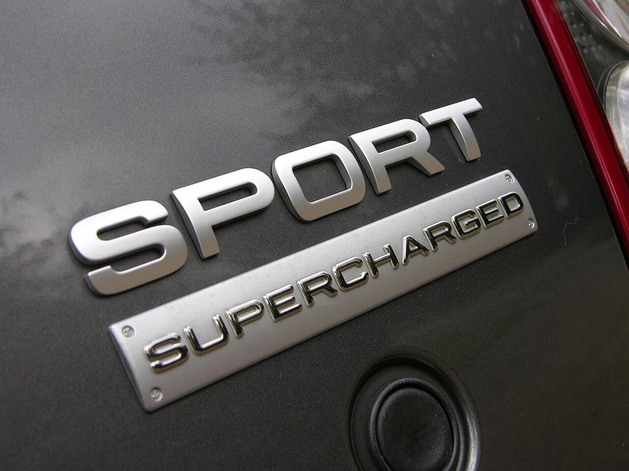 Family Cars in Dubai: Best Used SUV Buying Guide premium car image 1